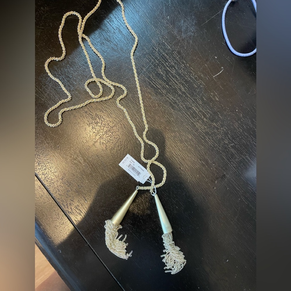 Kendra Scott necklace